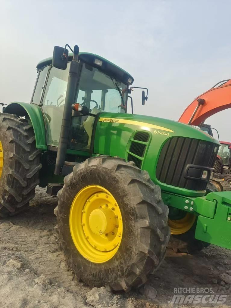 John Deere 6J-2104 Traktoren