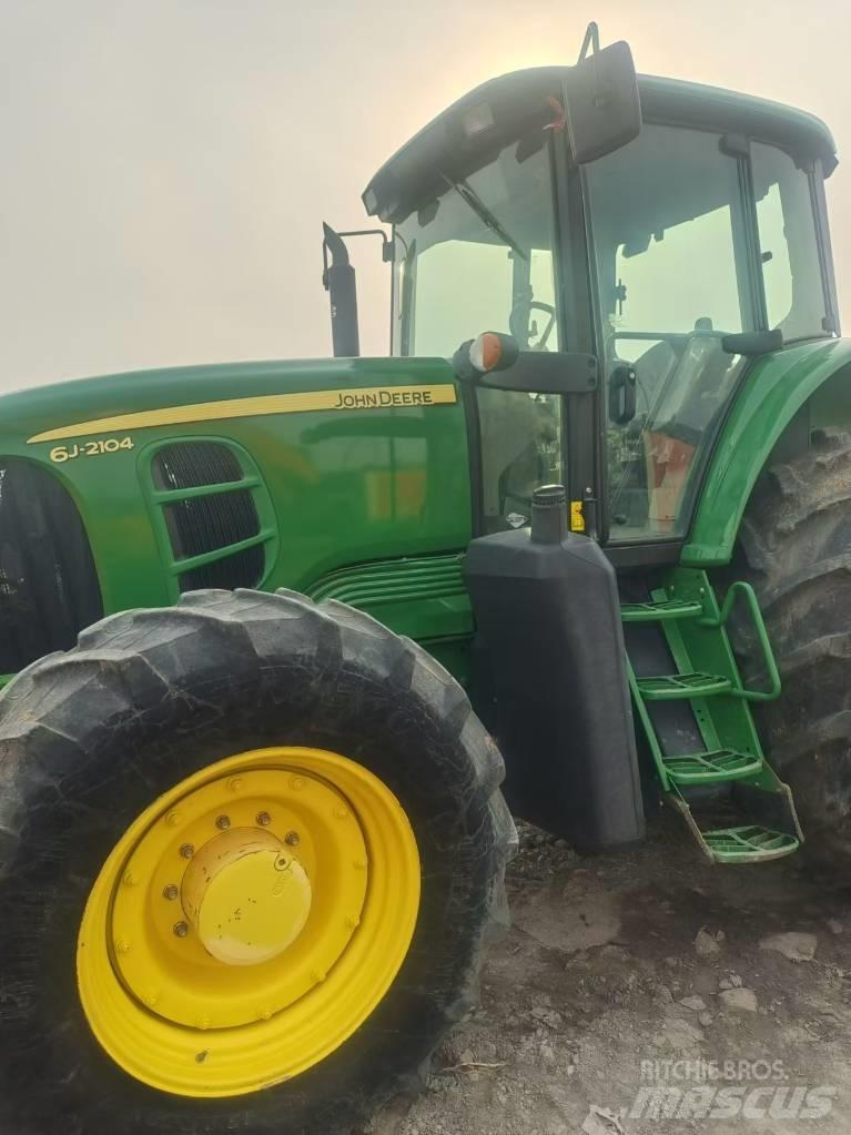 John Deere 6J-2104 Traktoren