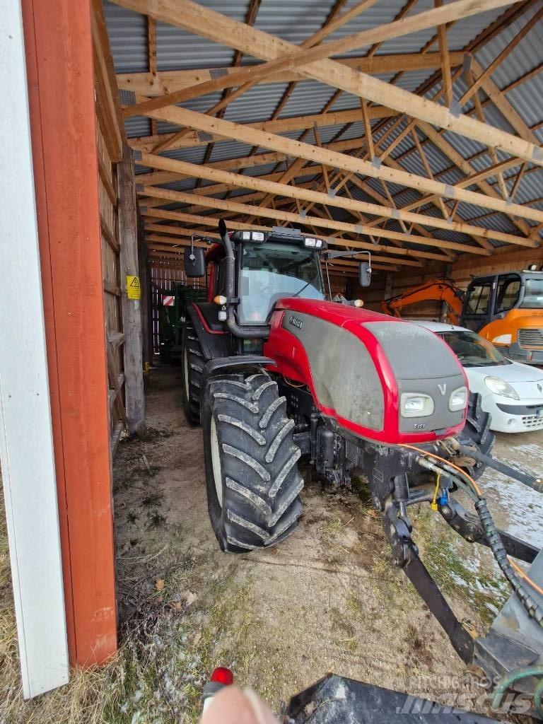 Valtra T 151 hitchec Traktoren