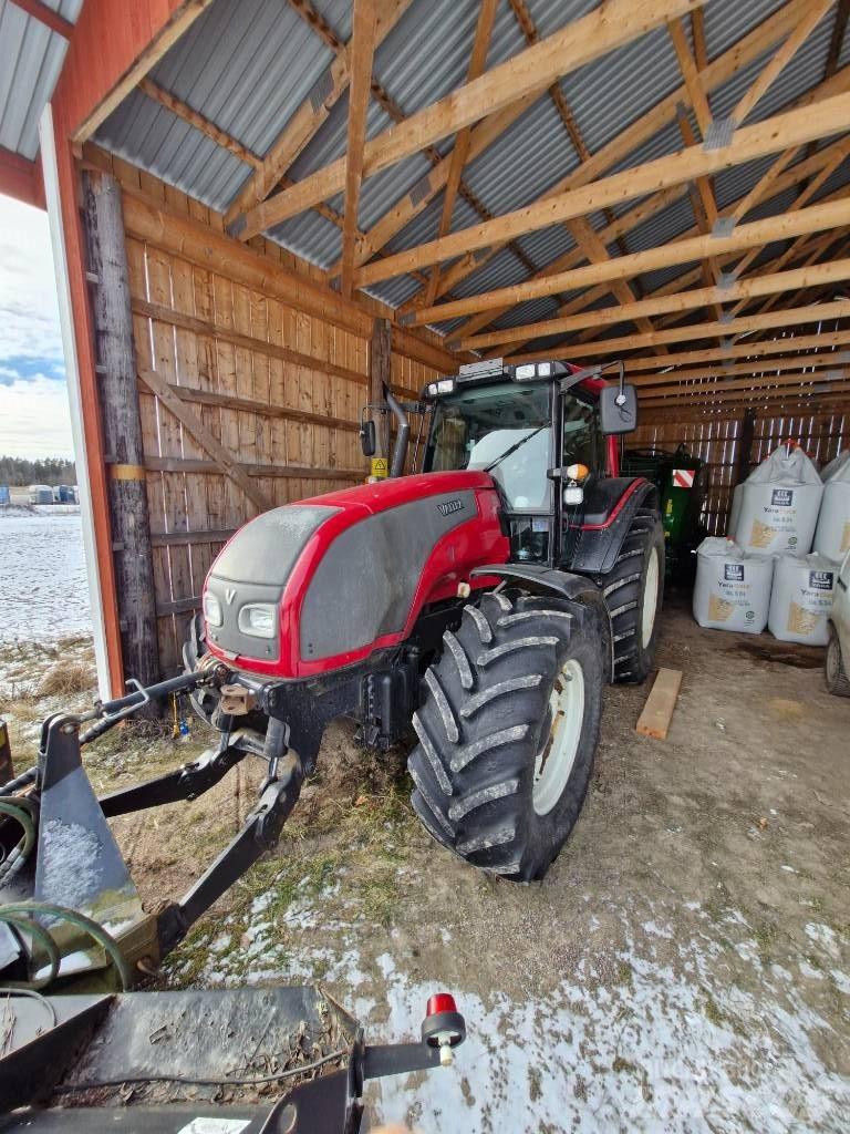 Valtra T 151 hitchec Traktoren