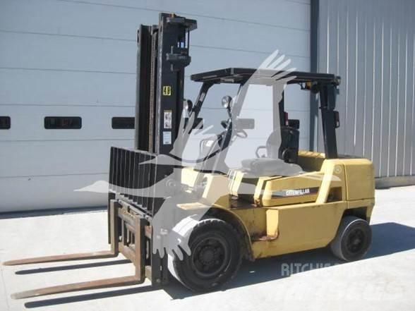 CAT DP40KL Dieselstapler