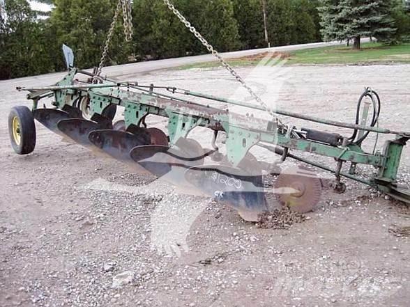 John Deere 514 Wendepflüge
