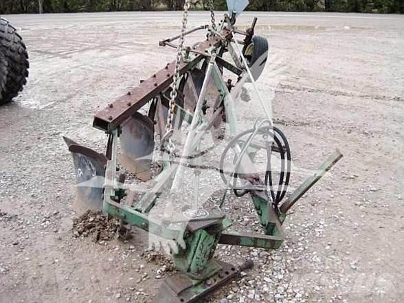 John Deere 514 Wendepflüge