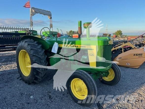 John Deere 820 Traktoren