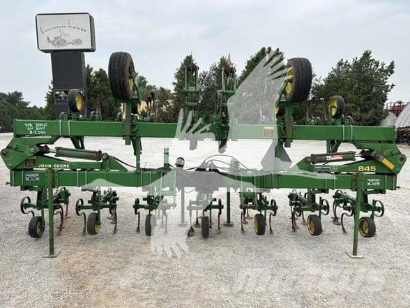 John Deere 845 Hackfruchtkultivator