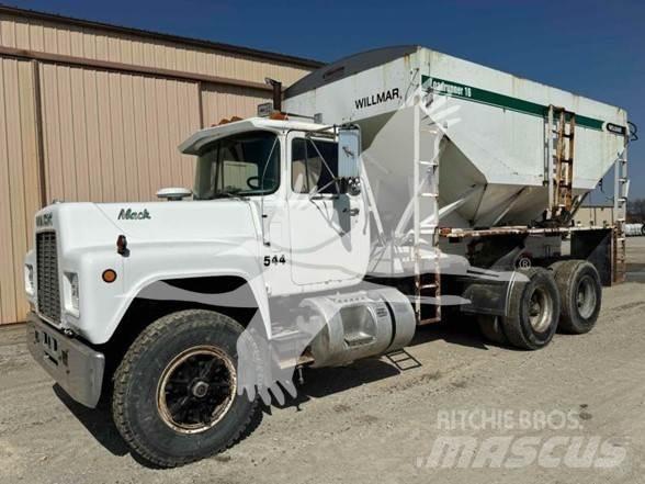 Mack R686ST Sonstige Baumaschinen