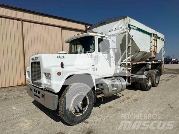 Mack R686ST Sonstige Baumaschinen