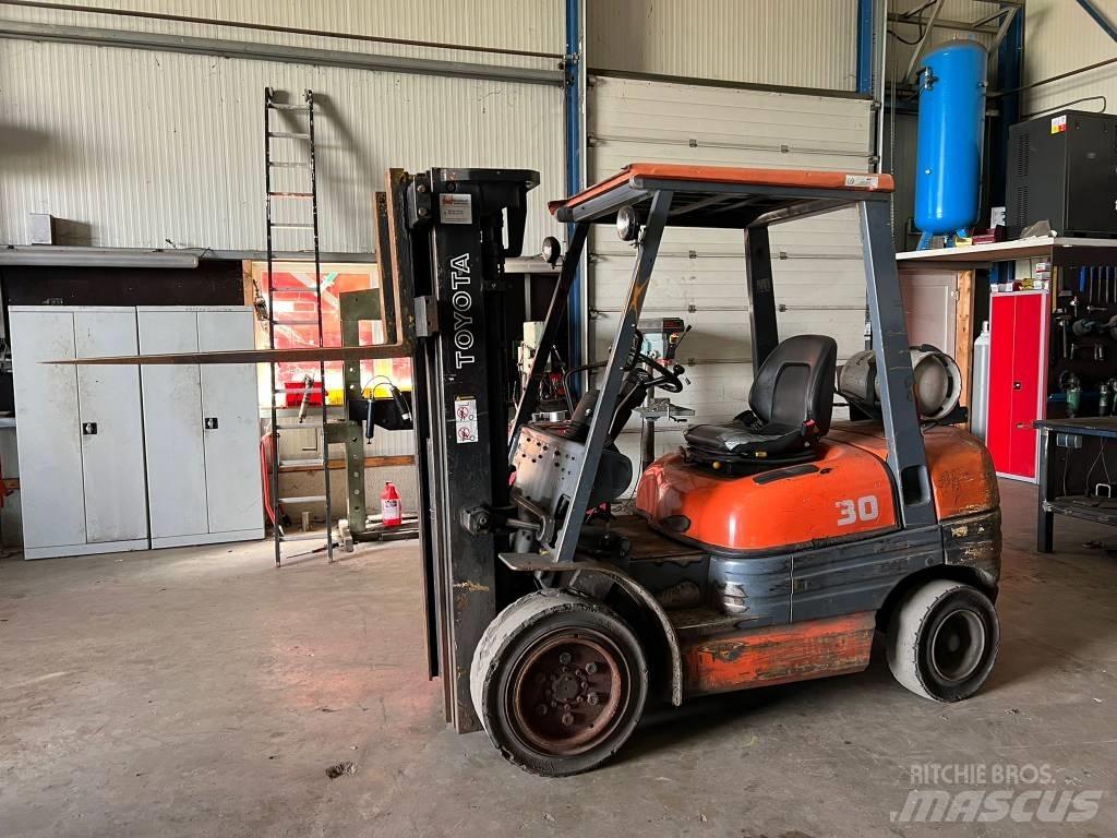 Toyota 02-6 FG F 30 Gasstapler