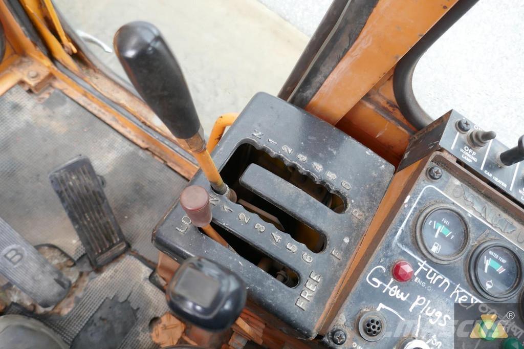 Mitsubishi MG300 Grader