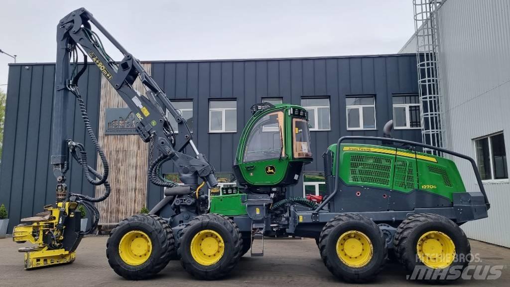 John Deere 1270 G Harvester