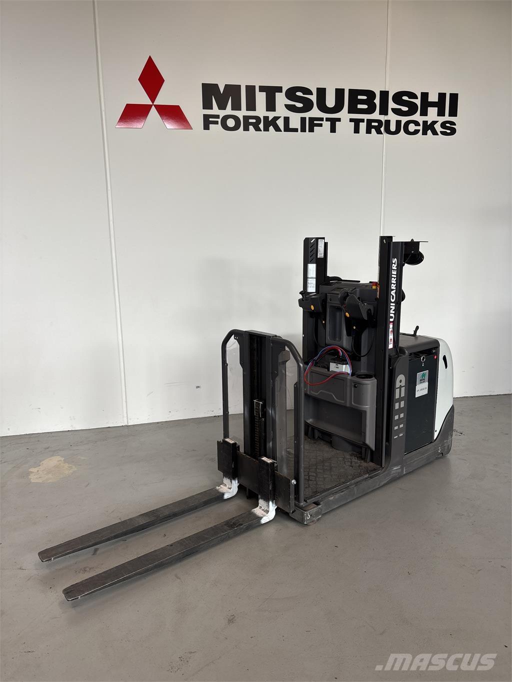 UniCarriers EPL100 Niederhub-Kommissionierer