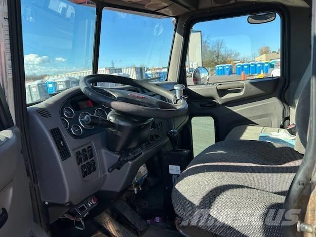 Peterbilt 337 Saug- und Druckwagen