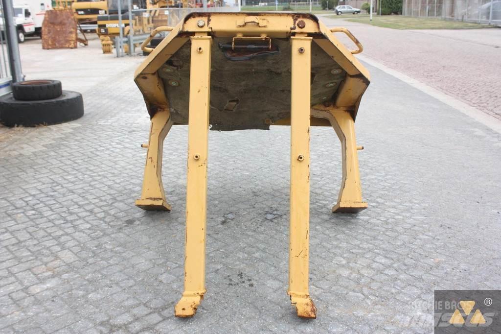 CAT D8N O-rops cab Kabinen