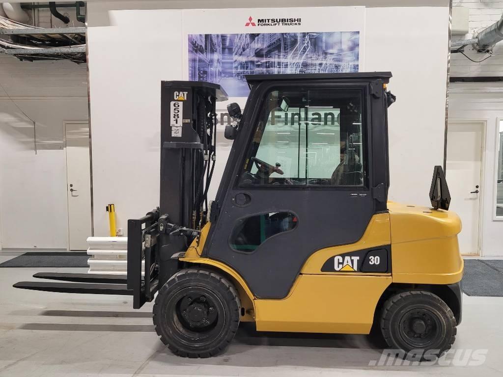 CAT DP 30 N Dieselstapler