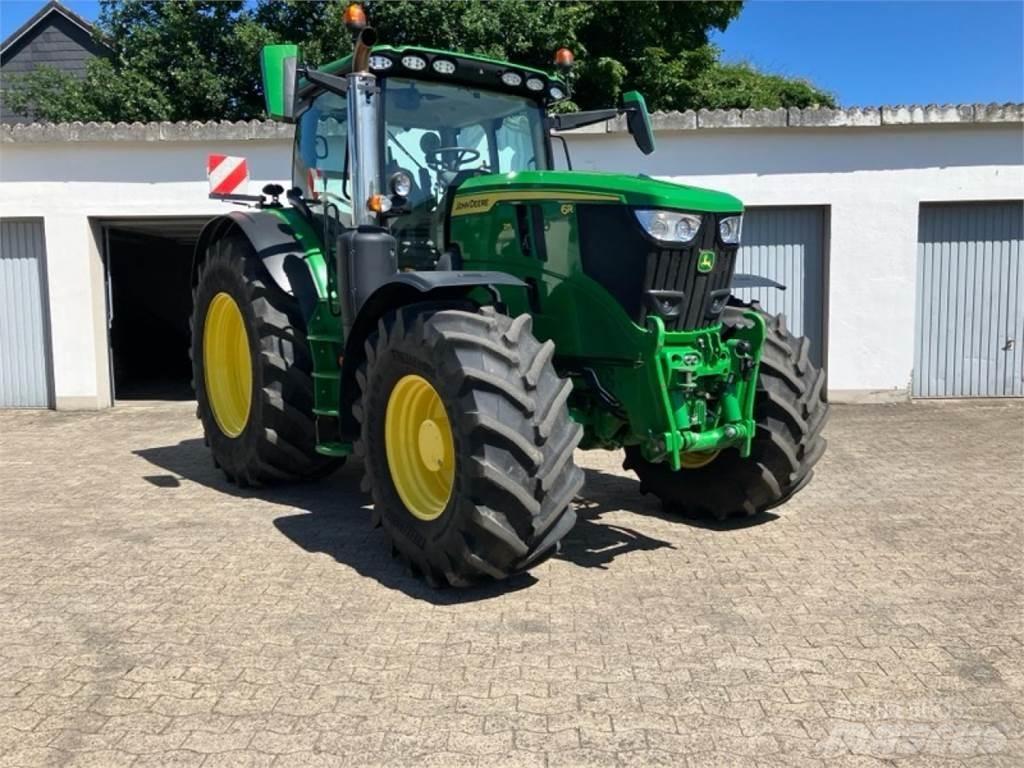 John Deere 6R 215 Traktoren