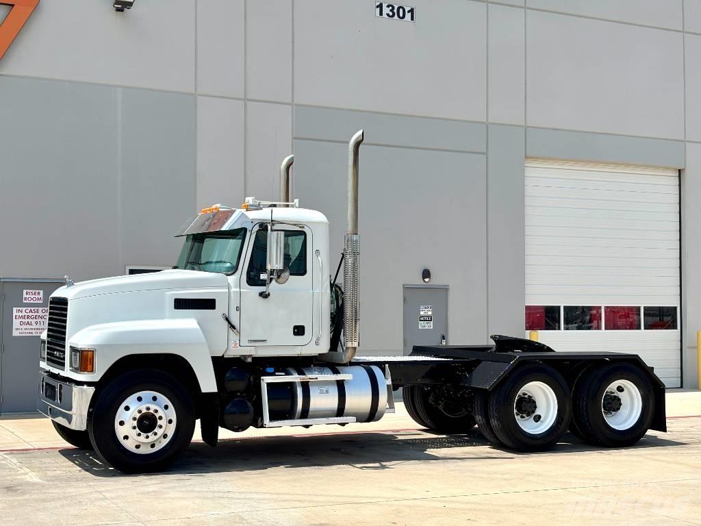 Mack Pinnacle 64T Sattelzugmaschinen