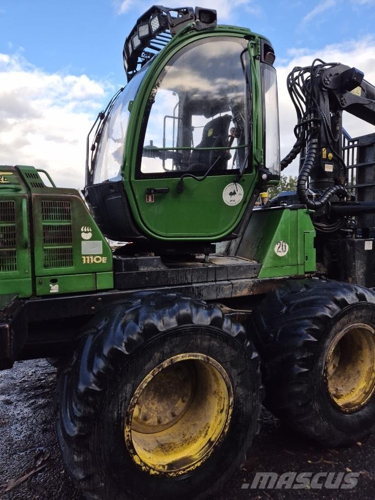 John Deere 1110 E Forwarder