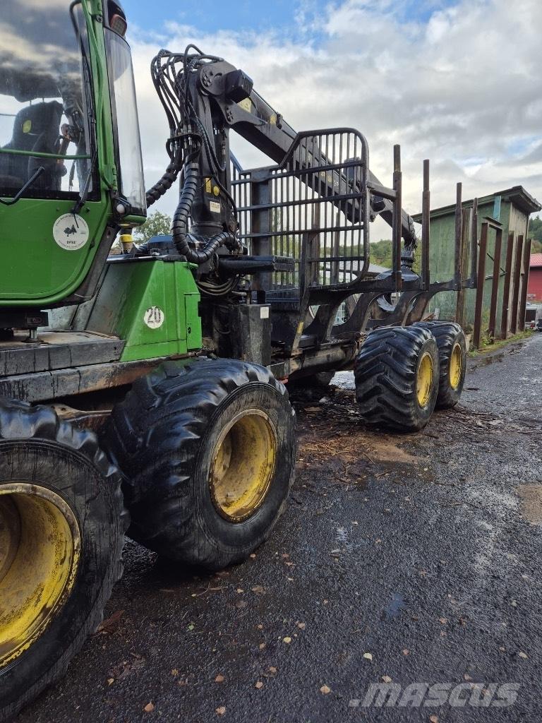 John Deere 1110 E Forwarder