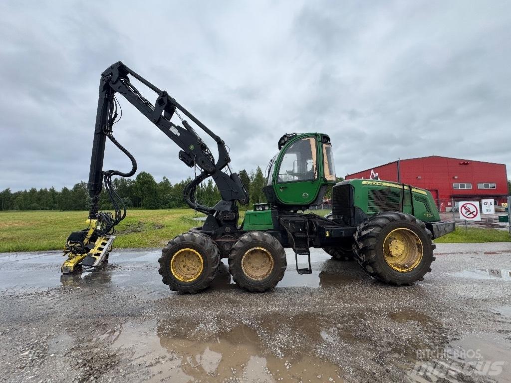 John Deere 1170 E Harvester