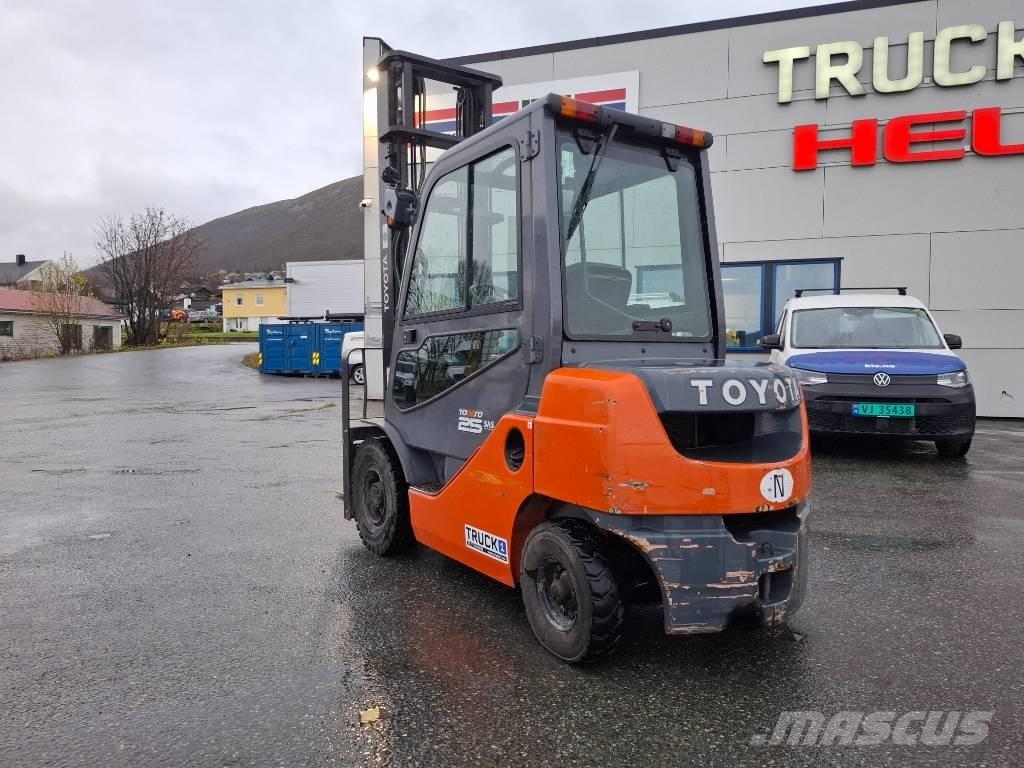 Toyota 02-8FDF25 Dieselstapler