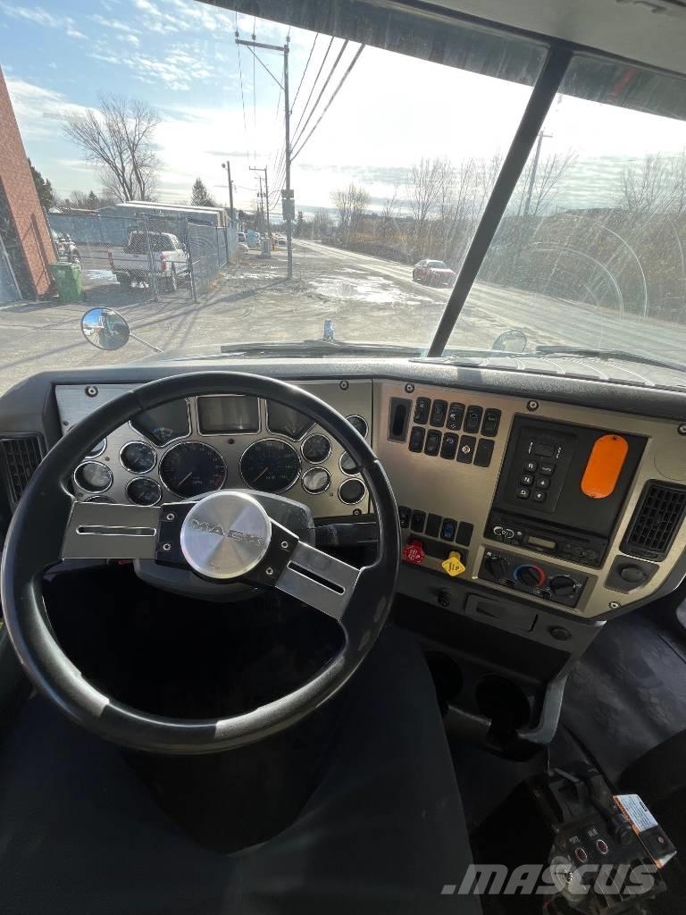 Mack GU813 Kipper