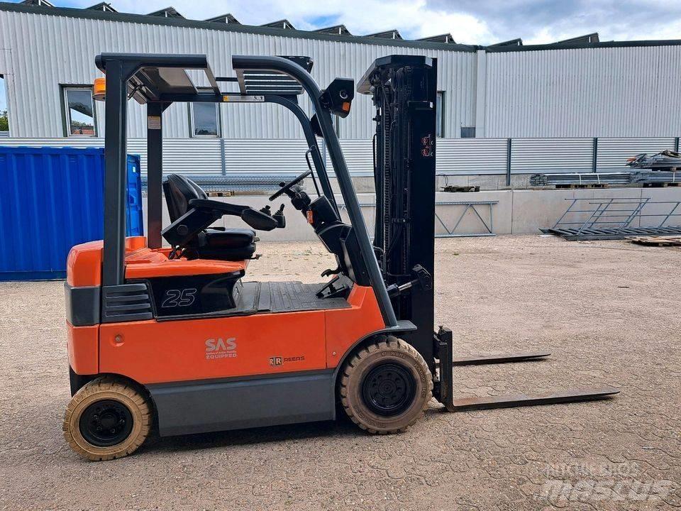 Toyota 7FBMF25 Sonstige Baumaschinen
