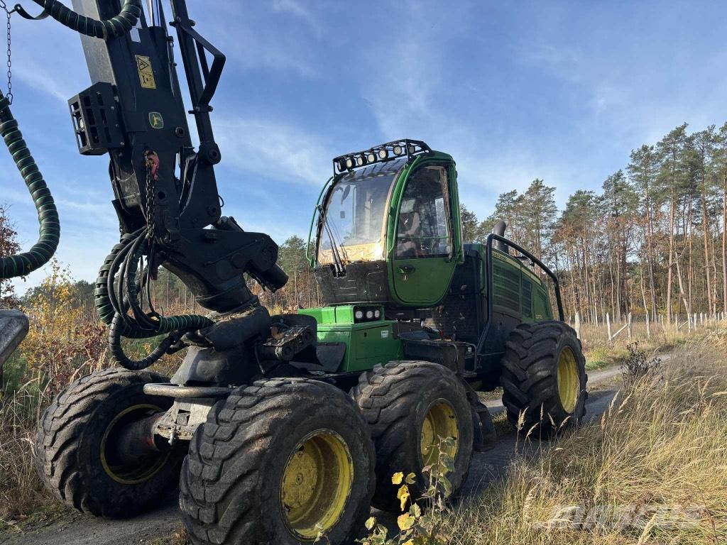 John Deere 1270 G Harvester