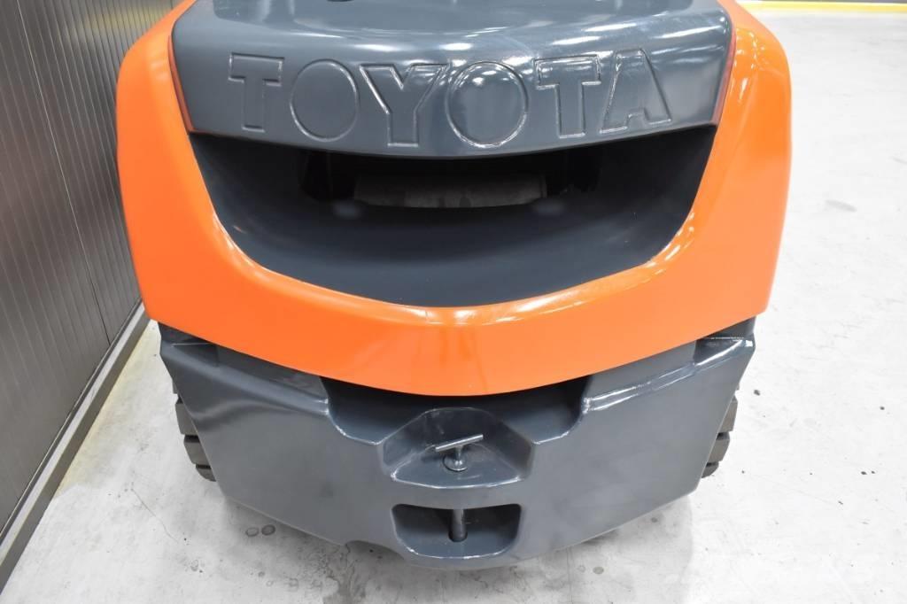 Toyota 06-8FD30F Dieselstapler