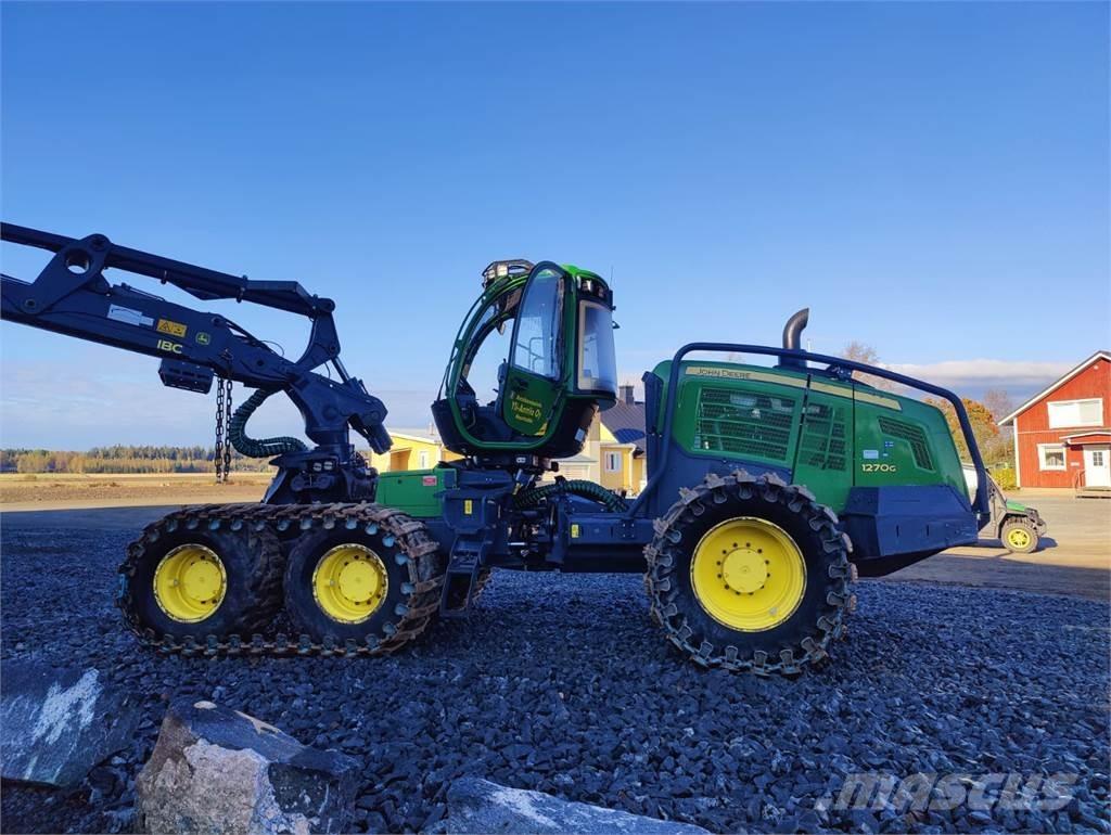 John Deere 1270G Harvester