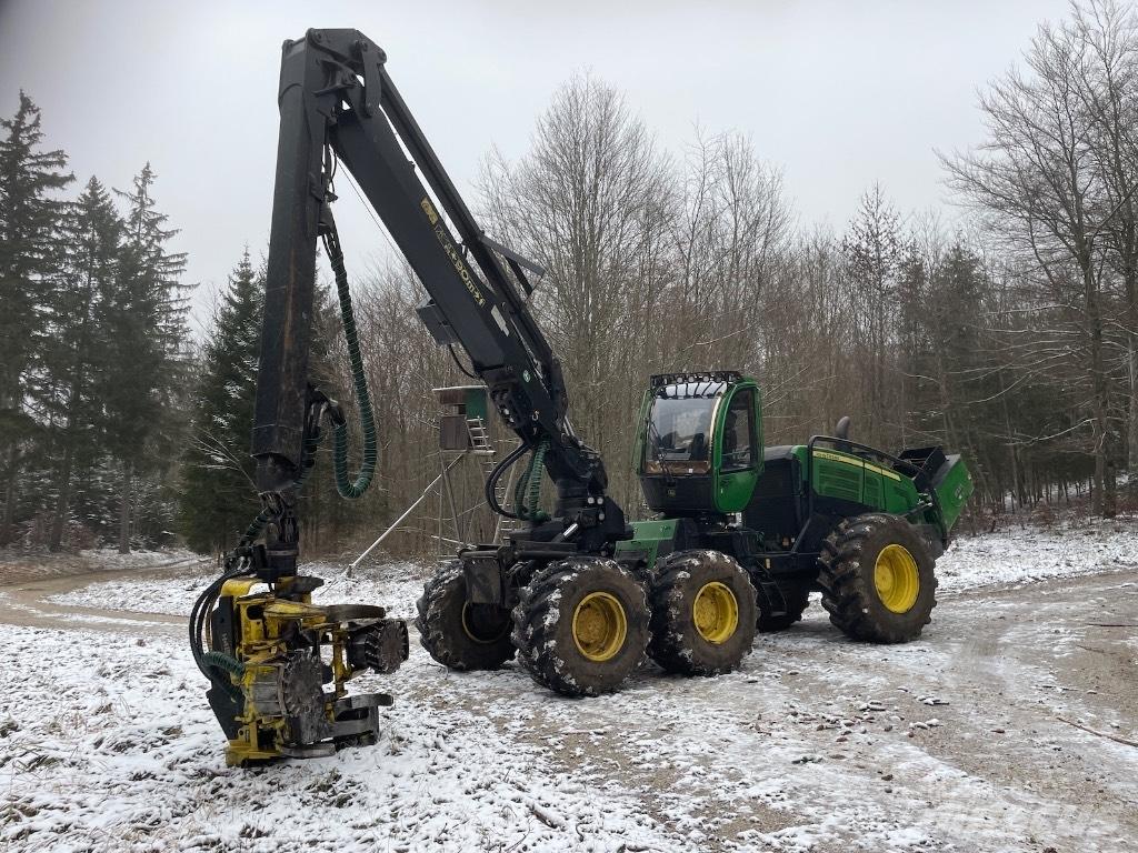 John Deere 1470 G Harvester