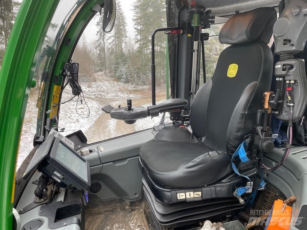 John Deere 1470 G Harvester