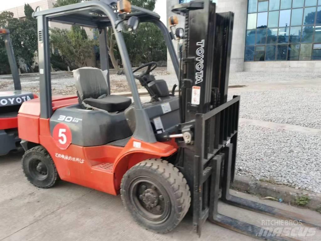 Toyota 7FD 30 Dieselstapler