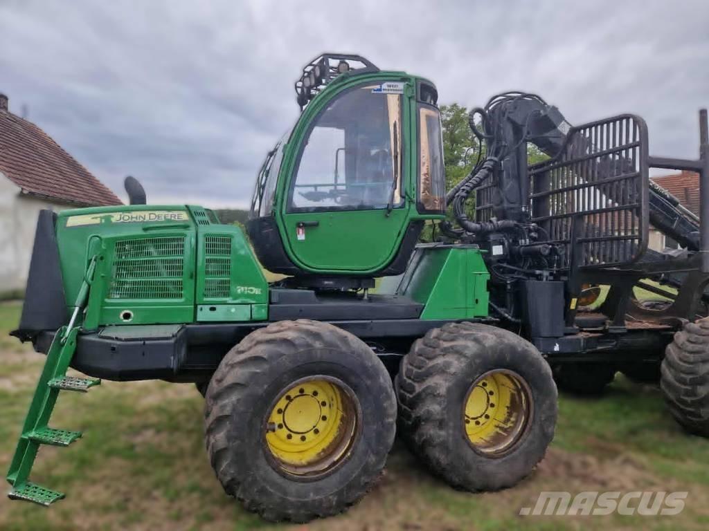 John Deere 1110 E Forwarder