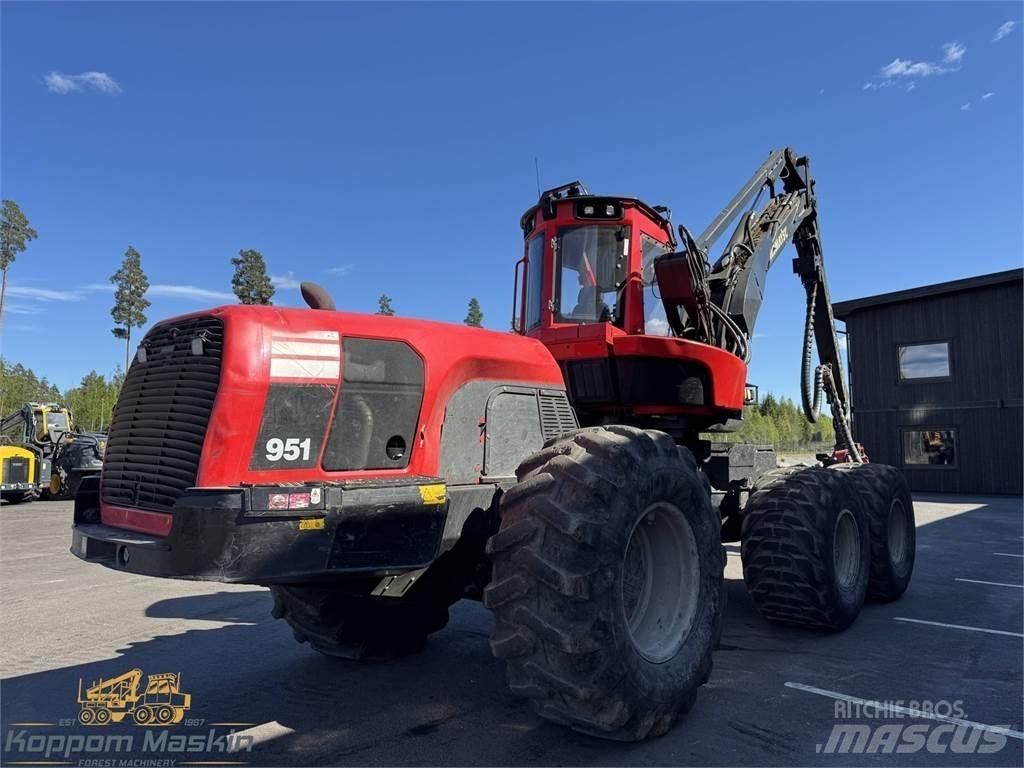 Komatsu 951 Harvester