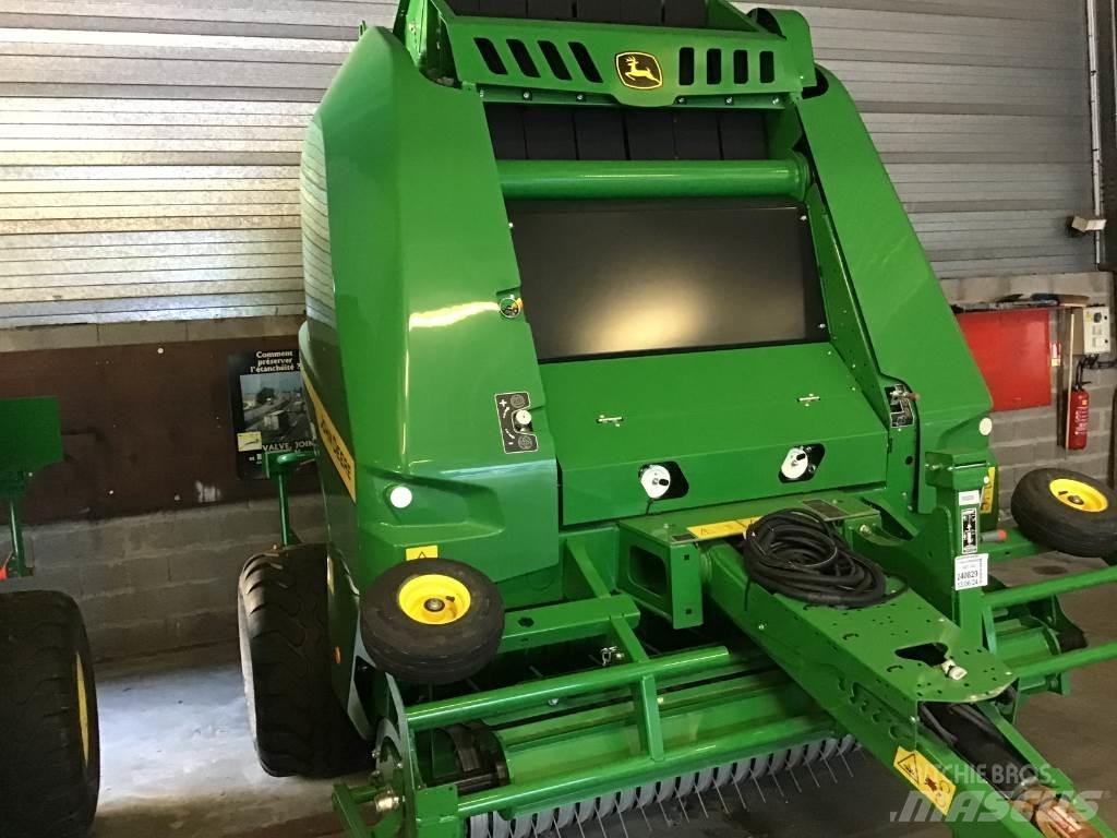 John Deere V461M Rundballenpressen