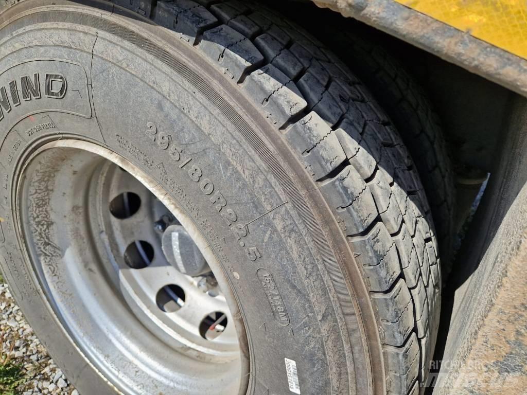 Scania P 400 Pritschenwagen/Pritschenwagen mit Seitenklappe