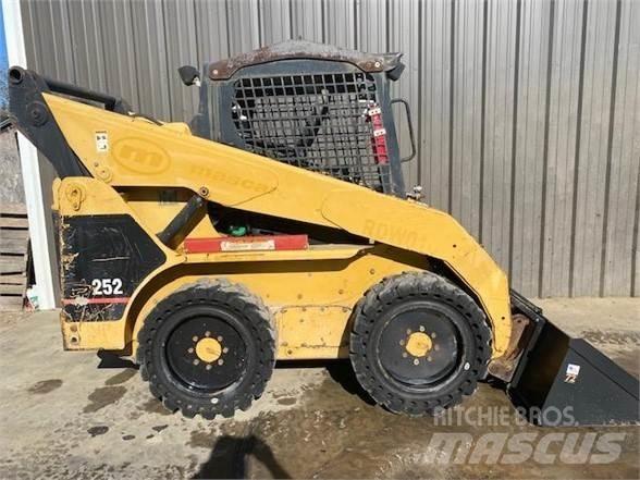 CAT 252 Kompaktlader