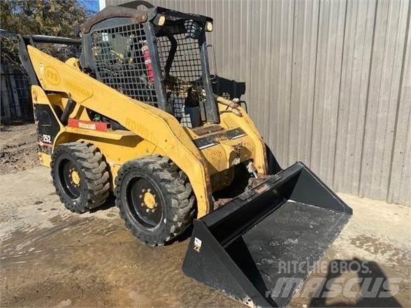 CAT 252 Kompaktlader