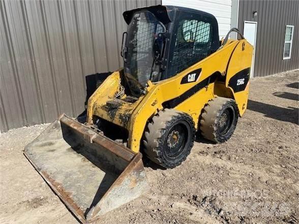 CAT 256C Kompaktlader