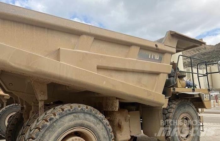 CAT 771D Minidumper
