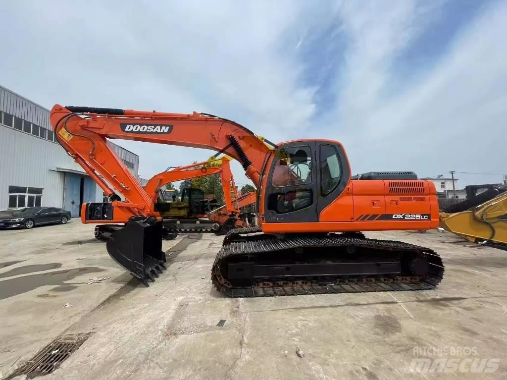 Doosan DX 225 LC Raupenbagger
