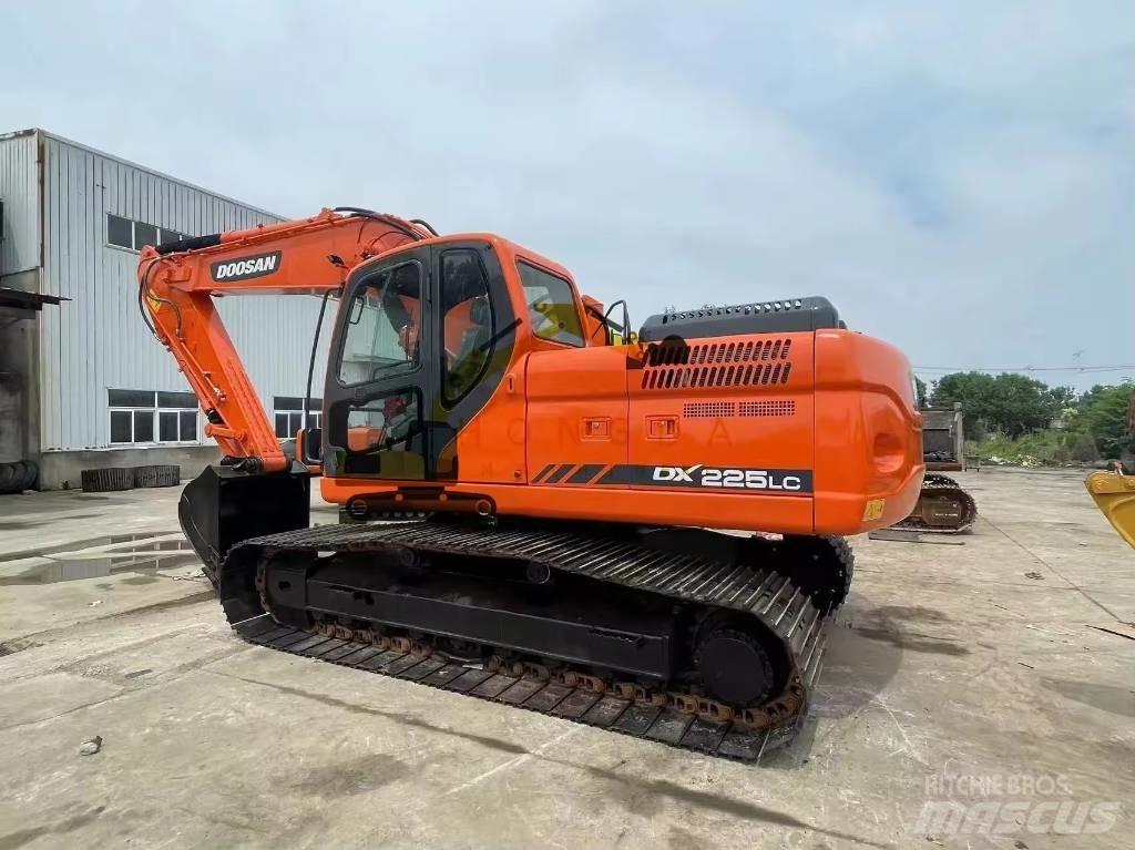 Doosan DX 225 LC Raupenbagger