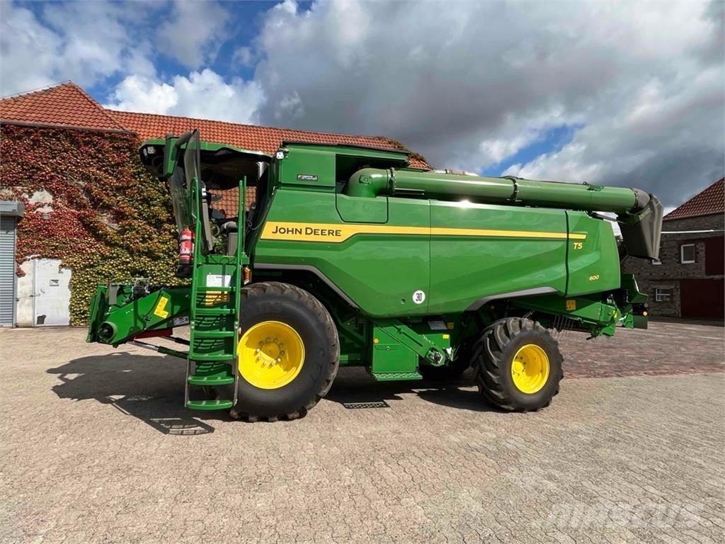 John Deere T5 600 Mähdrescher