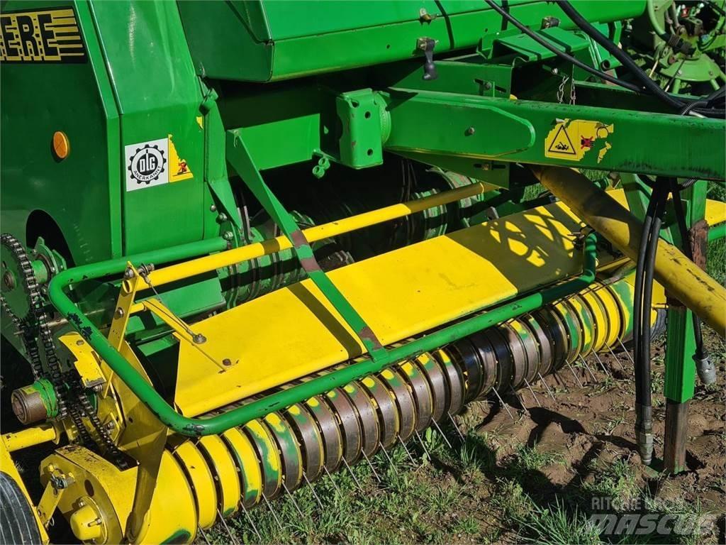 John Deere 590 Rundballenpressen