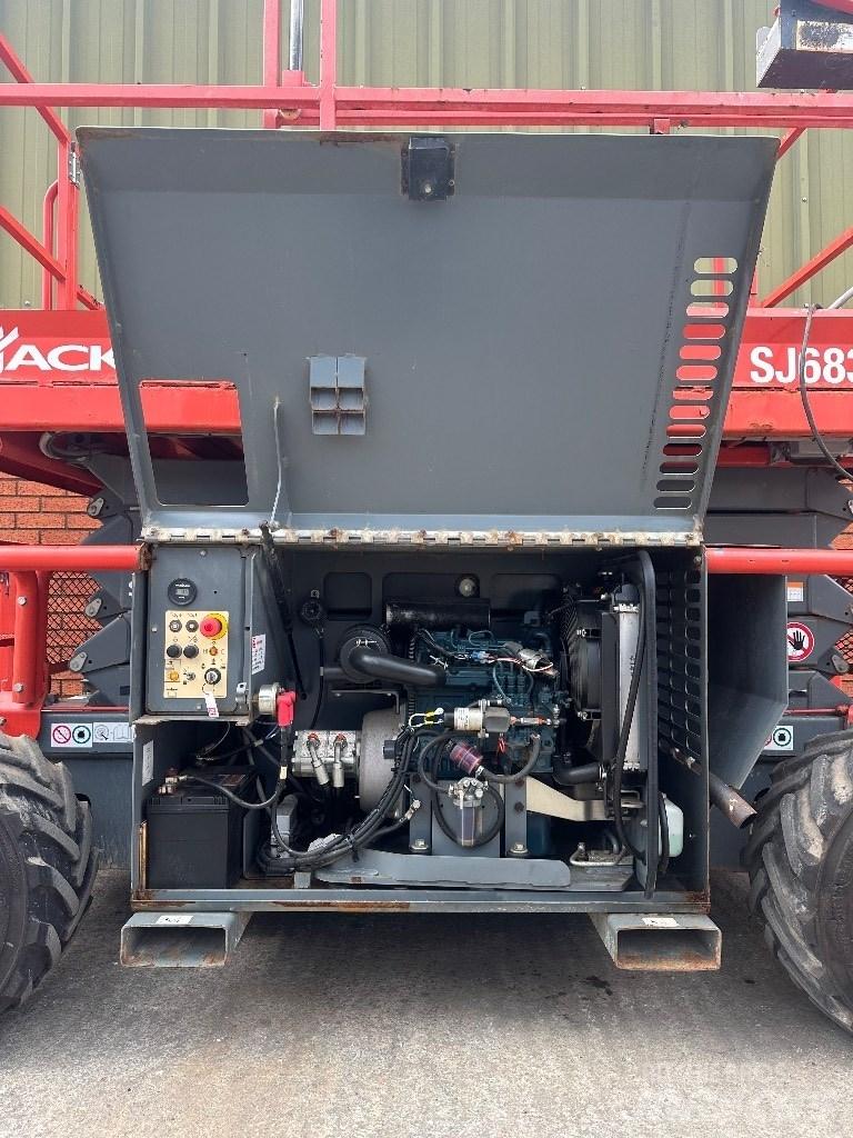 SkyJack SJ 6832 RT Scheren-Arbeitsbühnen