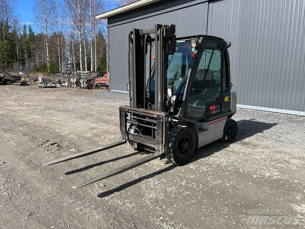 Nissan UD02A25P0 Gasstapler