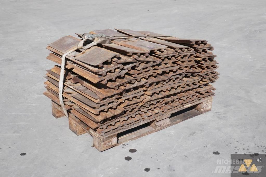 CAT 325 Trackshoes Chassis