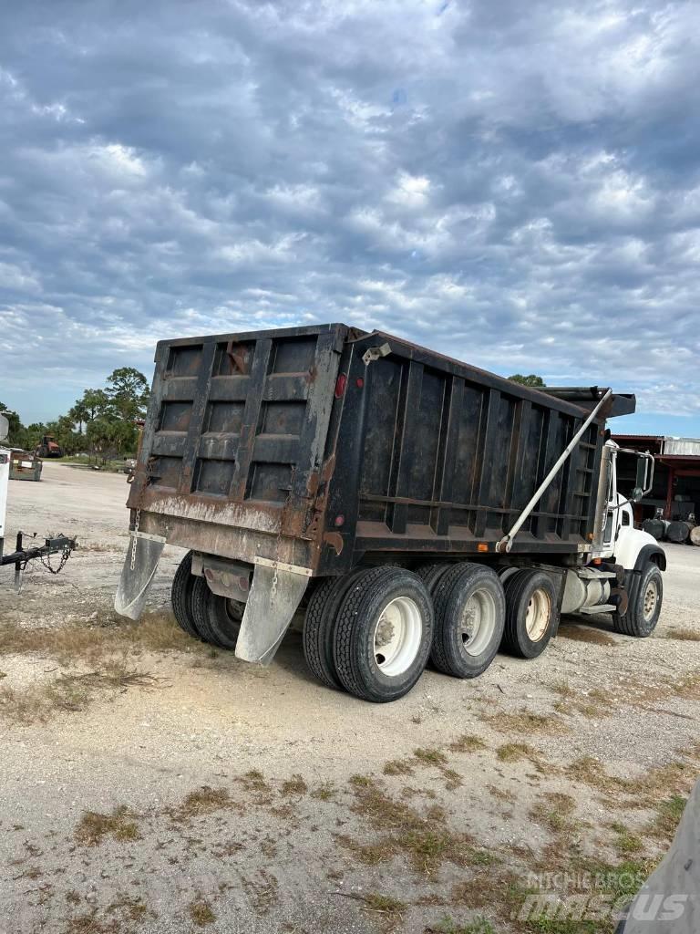 Mack Granite Kipper