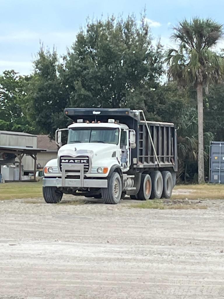 Mack Granite Kipper