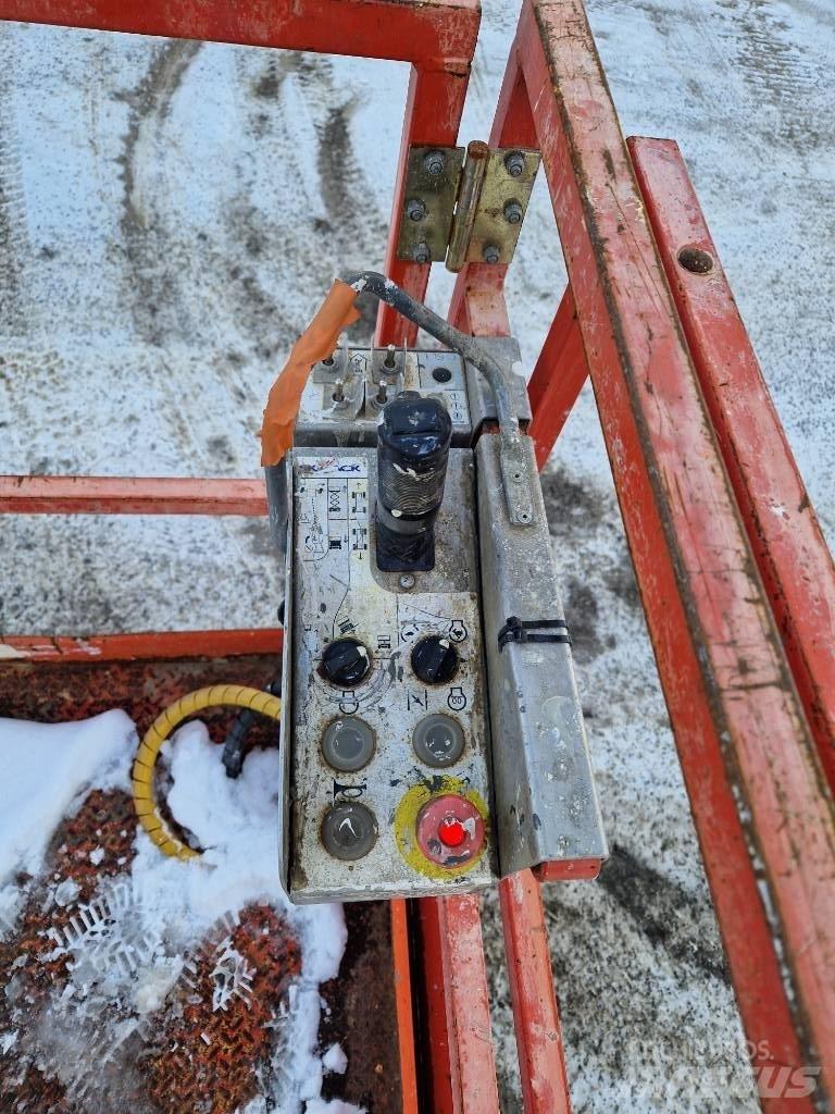SkyJack SJ 6832 RT Scheren-Arbeitsbühnen